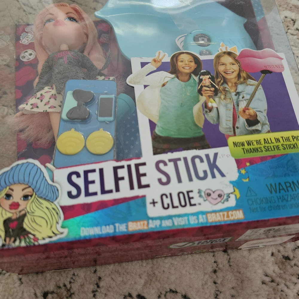 NIB Bratz Selfie Stick + Cloe - Picture 2 of 3